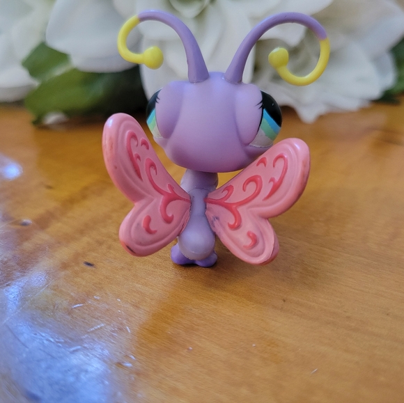 Littlest Pet Shop LPS #93 Purple Butterfly Blue Eyes Pink Wings 2005 - Picture 7 of 10